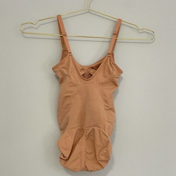 NWOT Skims Seamless Sculpt Brief Bodysuit S/M - Picture 5 of 5